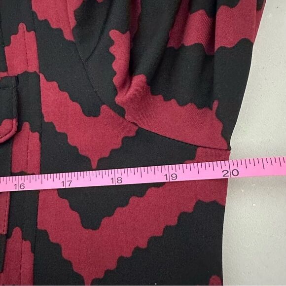 New directions, Garnet and black Chevron top Size M - Picture 6 of 7